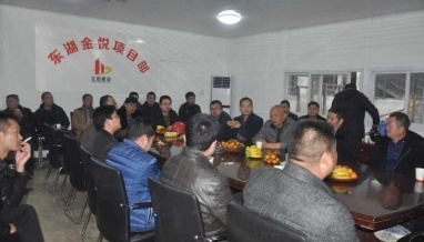 湖州質(zhì)檢站站長(zhǎng)、桐鄉(xiāng)建筑業(yè)協(xié)會(huì)指導(dǎo)小組一行實(shí)地考察立信建設(shè)東湖金悅項(xiàng)目